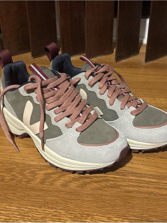 Veja Shoes - Veja Venturi Sneakers